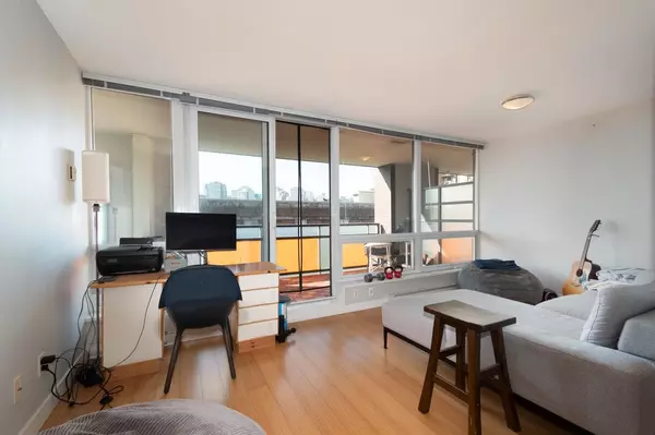 Vancouver, BC V6A 2V7,718 Main ST #503