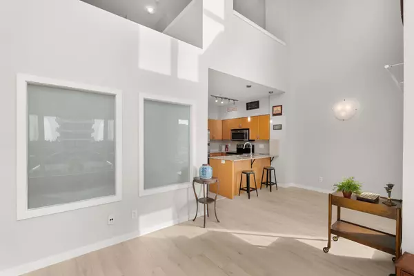 13733 107a AVE #403, Surrey, BC V3T 0B7