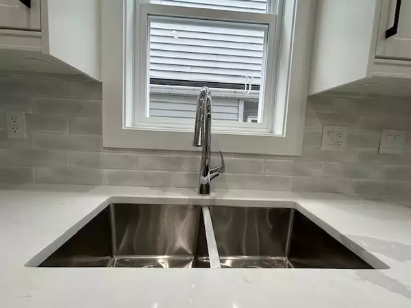 Maple Ridge, BC V2W 0A7,24307 101a AVE