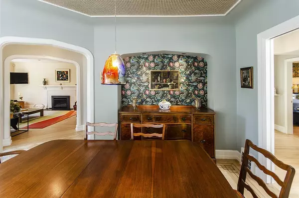 Vancouver, BC V6M 2C7,1915 W 43rd AVE