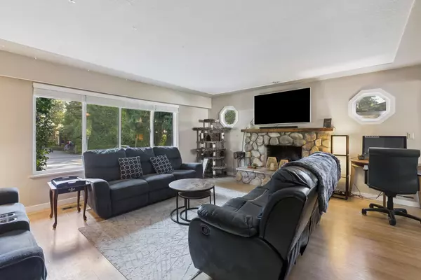North Vancouver, BC V7R 4J8,4379 Capilano RD