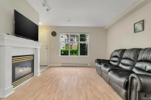 Burnaby, BC V3N 1A3,7071 Edmonds ST #16