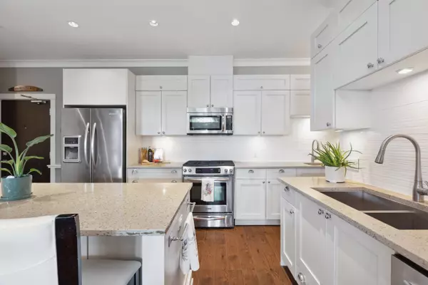Surrey, BC V3Z 4R3,15155 36 AVE #304