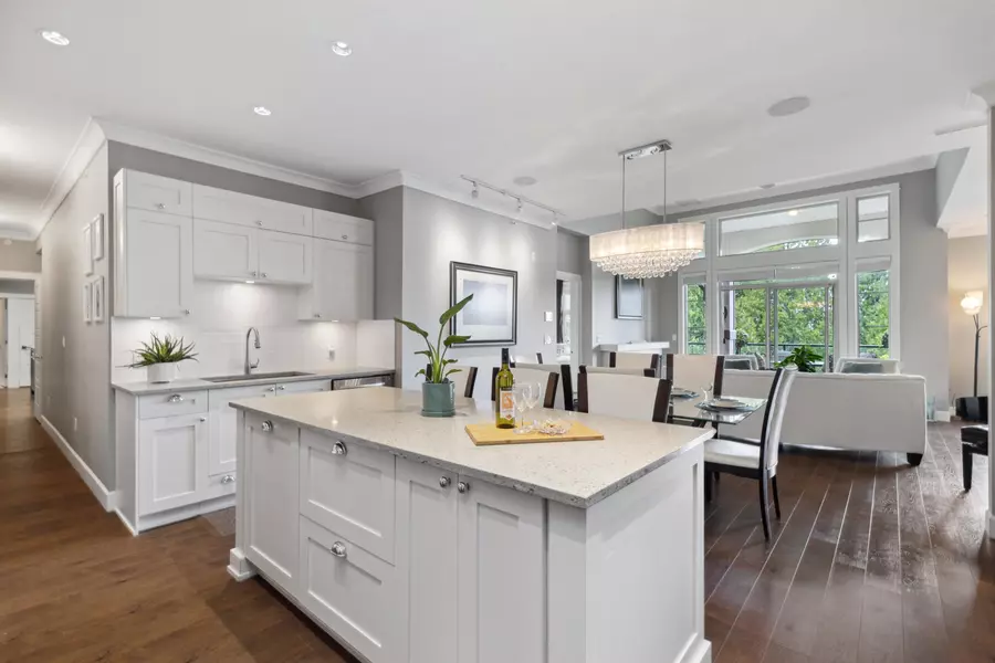 15155 36 AVE #304, Surrey, BC V3Z 4R3