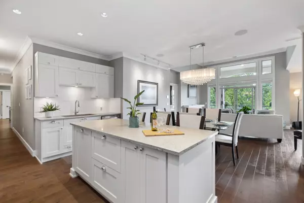 15155 36 AVE #304, Surrey, BC V3Z 4R3