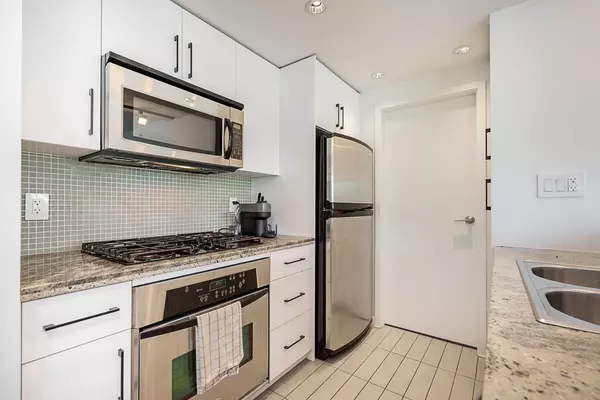 Vancouver, BC V6B 0C3,980 Cooperage WAY #603