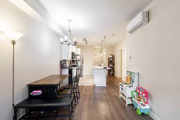 Langley, BC V2Y 3L7,8561 203a ST #101