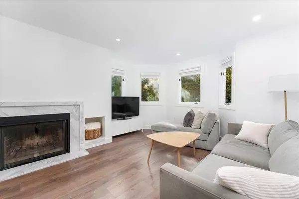 2017 W 15th AVE #3, Vancouver, BC V6J 2L4
