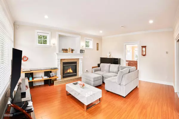 Burnaby, BC V5G 1R9,3937 Elmwood ST