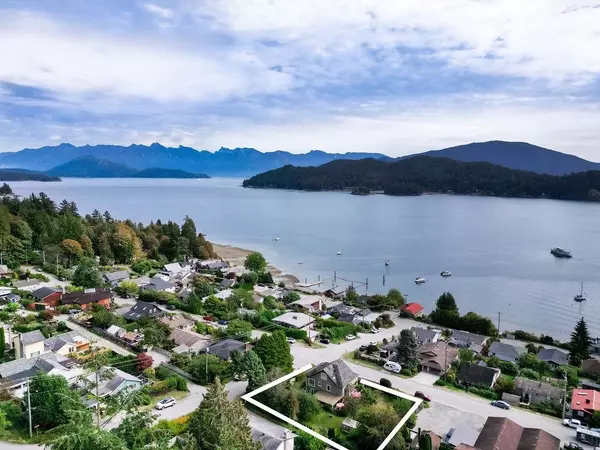 589 Seaview RD, Gibsons, BC V0N 1V9