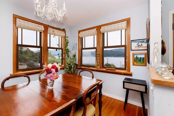 Gibsons, BC V0N 1V9,589 Seaview RD