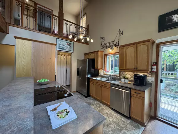 Mayne Island, BC V0N 2J1,714 Charter RD