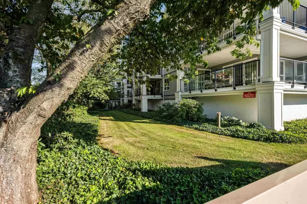 Langley, BC V3A 7Z2,20976 56 AVE #210