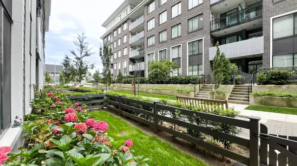 Surrey, BC V4N 6W9,15825 85 AVE #105