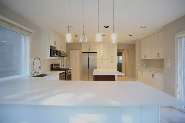 Surrey, BC V4A 9E7,13572 14a AVE