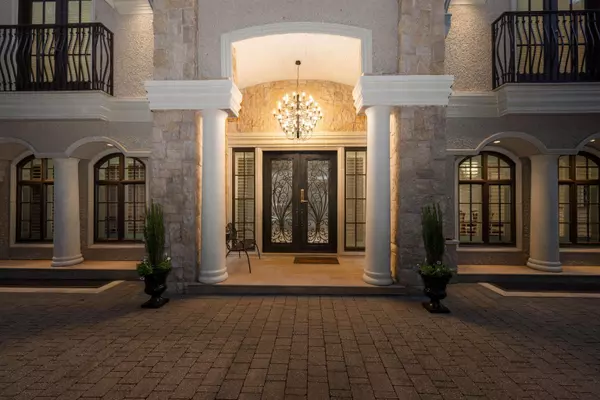 2912 Mathers AVE West Vancouver, BC V7V 2K1