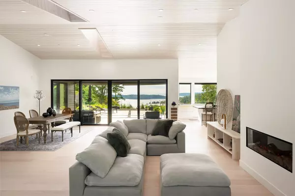 Bowen Island, BC V0N 1G2,1620 Evergreen LN