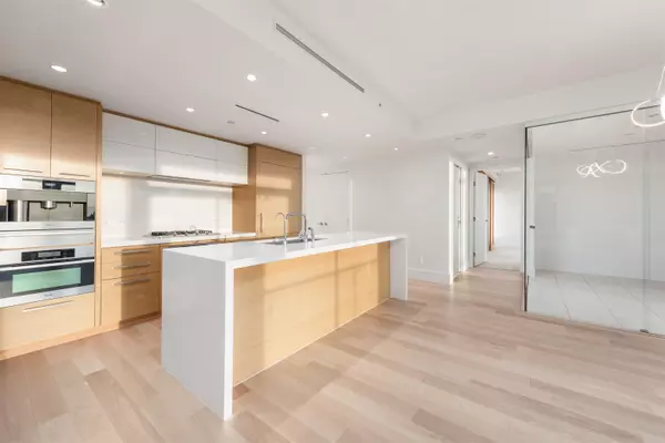 Vancouver, BC V6C 0B5,667 Howe ST #2301