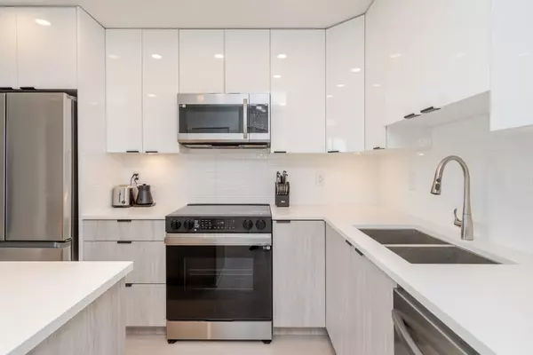 Maple Ridge, BC V2X 6W9,11655 Fraser ST #306
