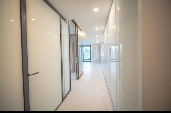 1033 Nelson ST Vancouver, BC V6E 0E5