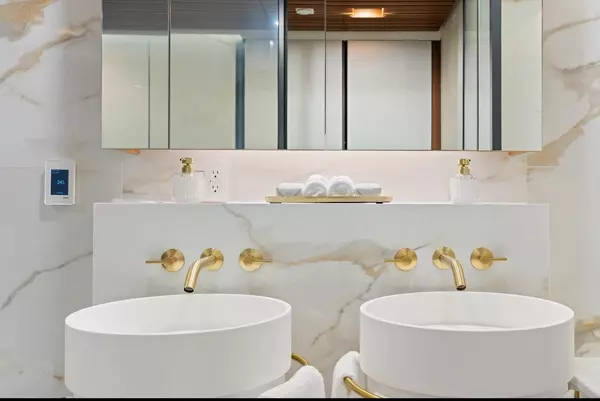 Vancouver, BC V6E 0E5,1033 Nelson ST