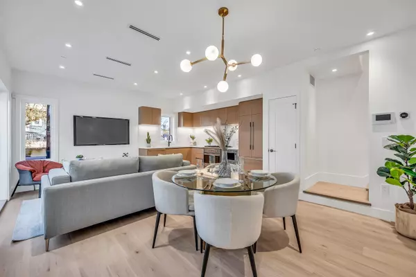 Vancouver, BC V6P 1H5,1008 W 52nd AVE