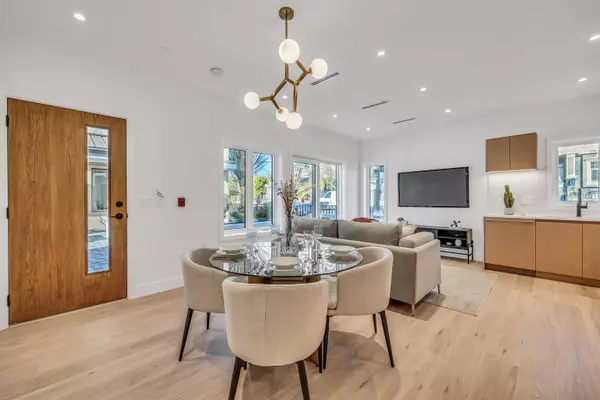 Vancouver, BC V6P 1H5,1010 W 52nd AVE
