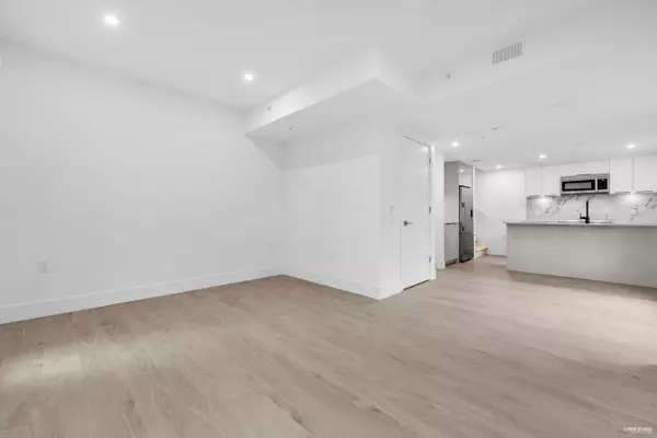 Vancouver, BC V5N 1B6,1685 Lakewood DR