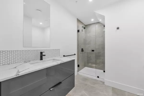 1685 Lakewood DR Vancouver, BC V5N 1B6