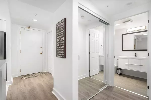 Vancouver, BC V6B 5W4,888 Hamilton ST #1104