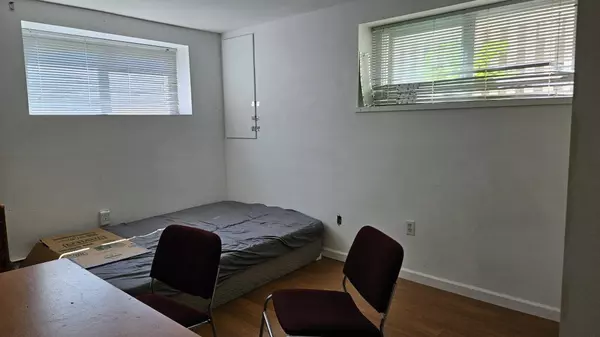 Vancouver, BC V5X 2E1,156 W 62nd AVE