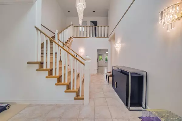 Surrey, BC V4A 9X3,14946 22a AVE