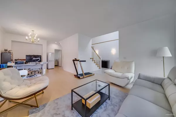 Surrey, BC V4A 9X3,14946 22a AVE