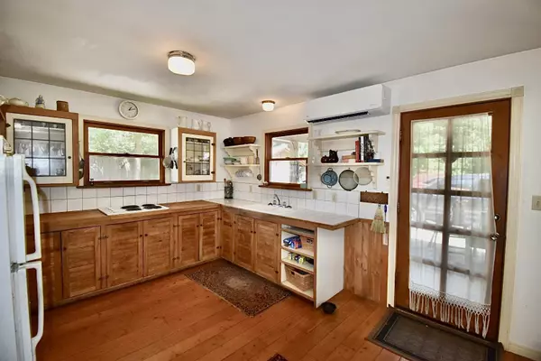 Halfmoon Bay, BC V7Z 1C7,8084 Redrooffs RD
