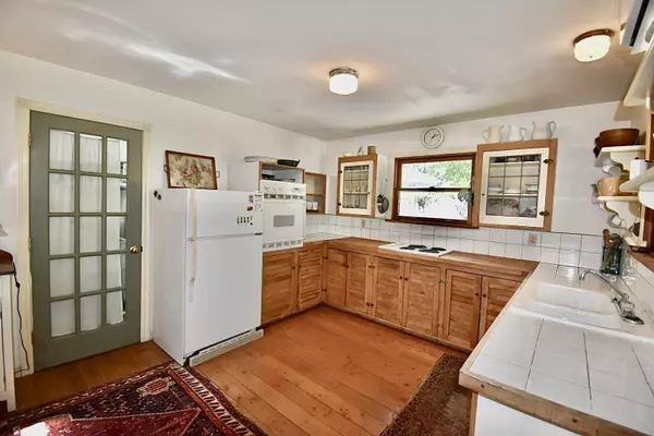 Halfmoon Bay, BC V7Z 1C7,8084 Redrooffs RD
