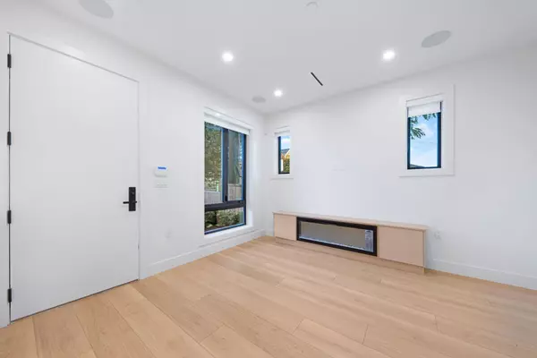 Vancouver, BC V5W 3N9,5325 Inverness ST
