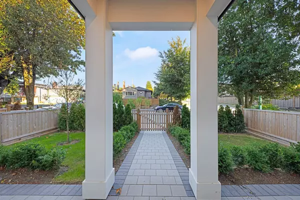 Vancouver, BC V5W 3N9,5325 Inverness ST