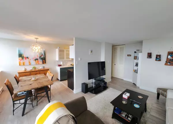 Burnaby, BC V5H 1K2,4160 Sardis ST #1205