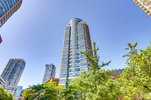 63 Keefer PL #TH6, Vancouver, BC V6B 6N6