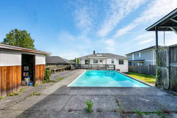 North Vancouver, BC V7L 1K4,822 E 4th ST