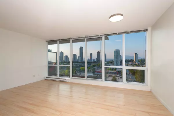13688 100 AVE #1606, Surrey, BC V3T 0G5