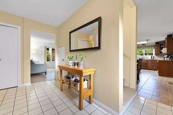 Port Coquitlam, BC V3B 4P1,3604 Mcrae CRES