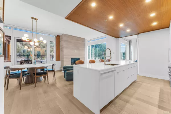 West Vancouver, BC V7W 0A4,6707 Nelson AVE #1002