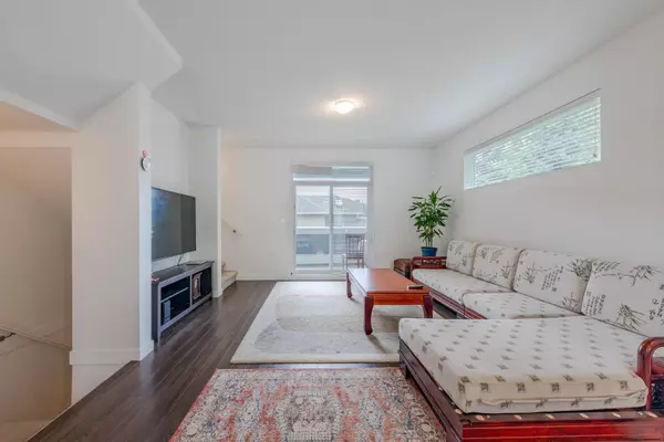 Surrey, BC V4A 0C3,16337 15 AVE #28