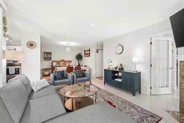 Burnaby, BC V5E 4H6,7288 Acorn AVE #430