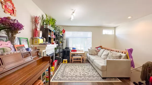 Surrey, BC V4N 5T3,16177 83 AVE #152
