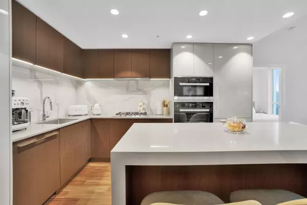 North Vancouver, BC V7P 0E3,1675 Lions Gate LN #1302