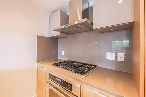 Vancouver, BC V6P 0H5,1561 W 57 AVE #310