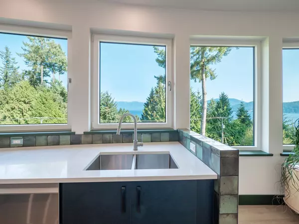 Gibsons, BC V0N 1V1,1832 North RD