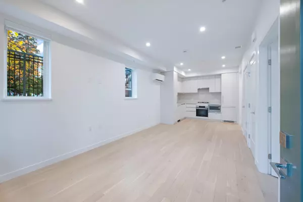 Vancouver, BC V5Z 2K5,871 W 33rd AVE